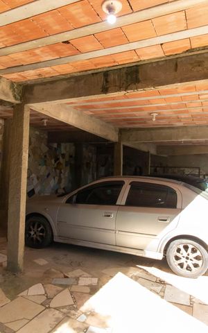 Casa à venda com 368m², 5 quartos e 6 vagas Casa à venda com 368m², 5 quartos e 6 vagasGaragem