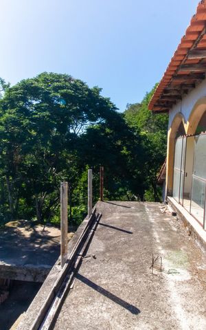 Casa à venda com 368m², 5 quartos e 6 vagas Casa à venda com 368m², 5 quartos e 6 vagasVaranda da Sala 3