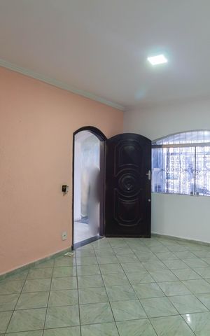 Casa à venda com 144m², 3 quartos e 2 vagas Casa à venda com 144m², 3 quartos e 2 vagasSala