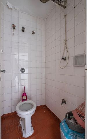 Casa à venda com 290m², 3 quartos e 3 vagas Casa à venda com 290m², 3 quartos e 3 vagasQuintal - Banheiro