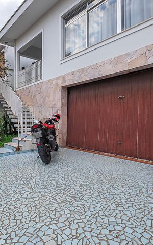 Casa à venda com 290m², 3 quartos e 3 vagas Casa à venda com 290m², 3 quartos e 3 vagasGaragem
