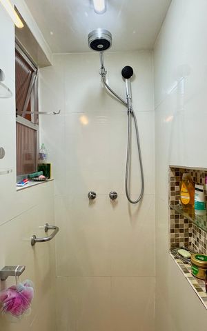 Casa de condomínio à venda com 140m², 3 quartos e 1 vaga Casa de condomínio à venda com 140m², 3 quartos e 1 vagaBanheiro