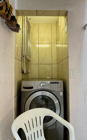 Casa de condomínio à venda com 140m², 3 quartos e 1 vaga Casa de condomínio à venda com 140m², 3 quartos e 1 vagaÁrea de Serviço