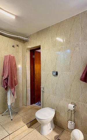 Casa de condomínio à venda com 140m², 3 quartos e 1 vaga Casa de condomínio à venda com 140m², 3 quartos e 1 vagaBanheiro