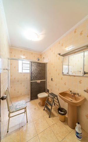 Casa à venda com 193m², 3 quartos e 2 vagas Casa à venda com 193m², 3 quartos e 2 vagasBanheiro 2