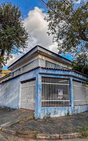 Casa à venda com 193m², 3 quartos e 2 vagas Casa à venda com 193m², 3 quartos e 2 vagasFachada