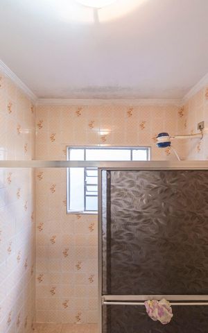 Casa à venda com 193m², 3 quartos e 2 vagas Casa à venda com 193m², 3 quartos e 2 vagasBanheiro 2