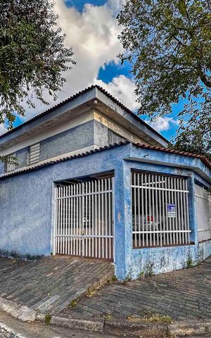 Casa à venda com 193m², 3 quartos e 2 vagas Casa à venda com 193m², 3 quartos e 2 vagasFachada