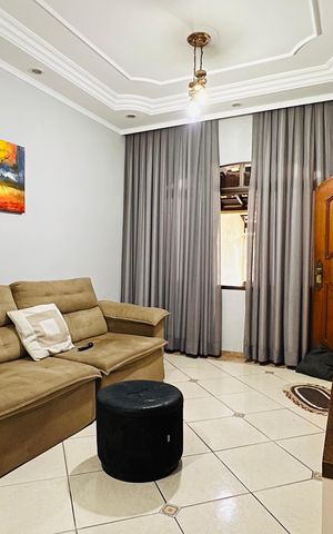 Casa à venda com 181m², 3 quartos e 2 vagas Casa à venda com 181m², 3 quartos e 2 vagasSala
