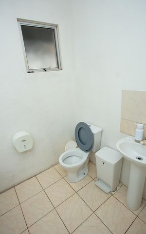 Apartamento à venda com 42m², 2 quartos e 1 vaga Apartamento à venda com 42m², 2 quartos e 1 vagaBanheiro do salão de festas
