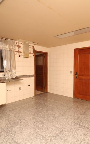 Apartamento à venda com 190m², 4 quartos e 2 vagasCozinha