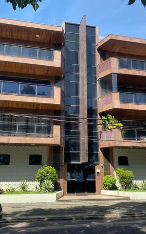 Apartamento à venda com 190m², 4 quartos e 2 vagasFachada