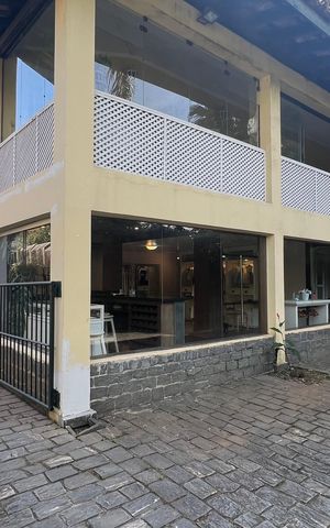 Casa à venda com 500m², 5 quartos e 8 vagas Casa à venda com 500m², 5 quartos e 8 vagasÁrea comum