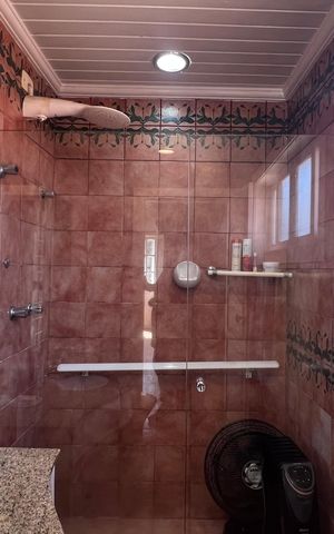 Casa à venda com 500m², 5 quartos e 8 vagas Casa à venda com 500m², 5 quartos e 8 vagasBanheiro Suíte 4