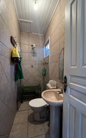 Casa à venda com 500m², 5 quartos e 8 vagas Casa à venda com 500m², 5 quartos e 8 vagasBanheiro de serviço