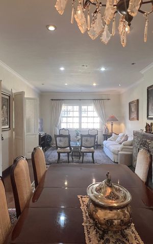 Casa à venda com 500m², 5 quartos e 8 vagas Casa à venda com 500m², 5 quartos e 8 vagasSala de Jantar