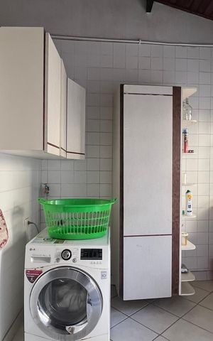 Casa à venda com 500m², 5 quartos e 8 vagas Casa à venda com 500m², 5 quartos e 8 vagasÁrea de Serviço