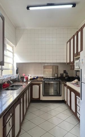 Casa à venda com 500m², 5 quartos e 8 vagas Casa à venda com 500m², 5 quartos e 8 vagasCozinha