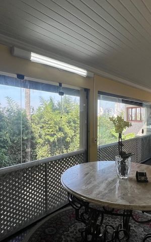 Casa à venda com 500m², 5 quartos e 8 vagas Casa à venda com 500m², 5 quartos e 8 vagasTerraço