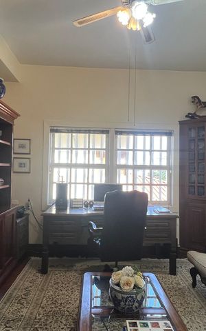 Casa à venda com 500m², 5 quartos e 8 vagas Casa à venda com 500m², 5 quartos e 8 vagasEscritório