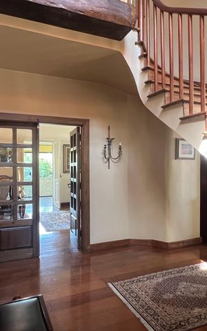Casa à venda com 500m², 5 quartos e 8 vagas Casa à venda com 500m², 5 quartos e 8 vagasHall de entrada