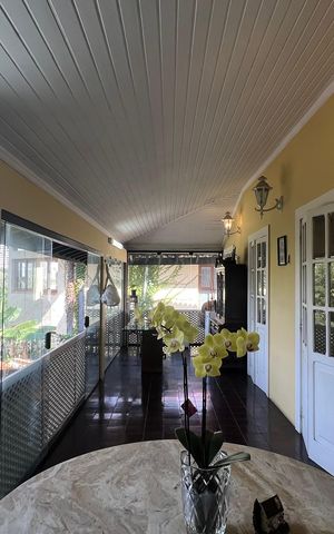 Casa à venda com 500m², 5 quartos e 8 vagas Casa à venda com 500m², 5 quartos e 8 vagasTerraço