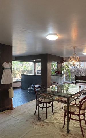 Casa à venda com 500m², 5 quartos e 8 vagas Casa à venda com 500m², 5 quartos e 8 vagasÁrea comum