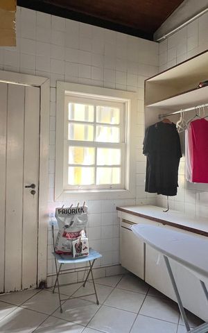 Casa à venda com 500m², 5 quartos e 8 vagas Casa à venda com 500m², 5 quartos e 8 vagasÁrea de Serviço