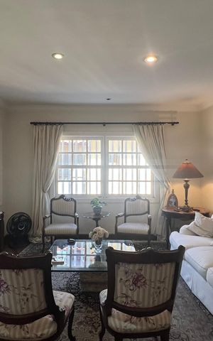 Casa à venda com 500m², 5 quartos e 8 vagas Casa à venda com 500m², 5 quartos e 8 vagasSala de TV
