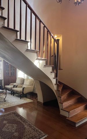 Casa à venda com 500m², 5 quartos e 8 vagas Casa à venda com 500m², 5 quartos e 8 vagasHall de entrada