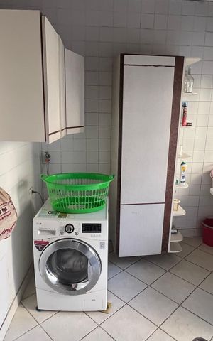Casa à venda com 500m², 5 quartos e 8 vagas Casa à venda com 500m², 5 quartos e 8 vagasÁrea de Serviço