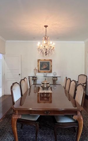 Casa à venda com 500m², 5 quartos e 8 vagas Casa à venda com 500m², 5 quartos e 8 vagasSala de Jantar