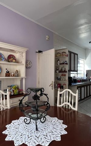 Casa à venda com 500m², 5 quartos e 8 vagas Casa à venda com 500m², 5 quartos e 8 vagasCopa