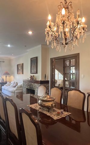 Casa à venda com 500m², 5 quartos e 8 vagas Casa à venda com 500m², 5 quartos e 8 vagasSala de Jantar