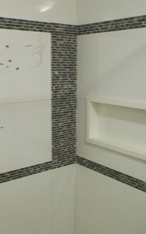 Casa de condomínio para alugar com 600m², 4 quartos e 2 vagas Casa de condomínio para alugar com 600m², 4 quartos e 2 vagasBanheiro da Suíte 1
