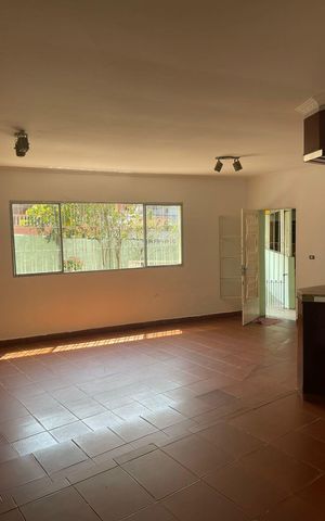 Casa à venda com 254m², 4 quartos e 2 vagas Casa à venda com 254m², 4 quartos e 2 vagasSala