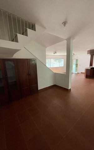 Casa à venda com 254m², 4 quartos e 2 vagas Casa à venda com 254m², 4 quartos e 2 vagasSala