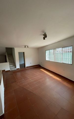 Casa à venda com 254m², 4 quartos e 2 vagas Casa à venda com 254m², 4 quartos e 2 vagasSala