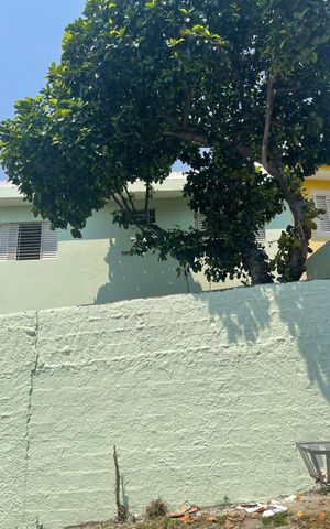 Casa à venda com 254m², 4 quartos e 2 vagas Casa à venda com 254m², 4 quartos e 2 vagasFachada