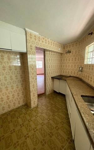 Casa à venda com 254m², 4 quartos e 2 vagas Casa à venda com 254m², 4 quartos e 2 vagasCozinha