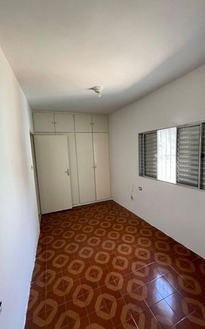 Casa à venda com 254m², 4 quartos e 2 vagas Casa à venda com 254m², 4 quartos e 2 vagasQuarto 2