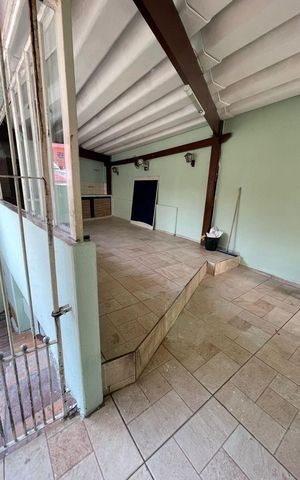 Casa à venda com 254m², 4 quartos e 2 vagas Casa à venda com 254m², 4 quartos e 2 vagasChurrasqueira
