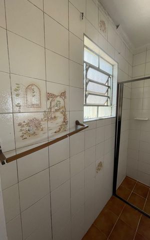 Casa à venda com 254m², 4 quartos e 2 vagas Casa à venda com 254m², 4 quartos e 2 vagasBanheiro 2
