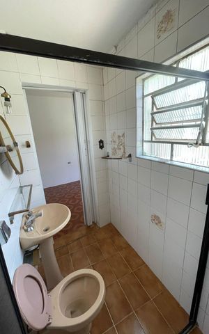 Casa à venda com 254m², 4 quartos e 2 vagas Casa à venda com 254m², 4 quartos e 2 vagasBanheiro 2