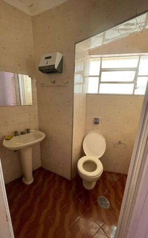 Casa à venda com 254m², 4 quartos e 2 vagas Casa à venda com 254m², 4 quartos e 2 vagasBanheiro 1