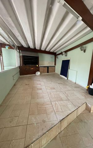 Casa à venda com 254m², 4 quartos e 2 vagas Casa à venda com 254m², 4 quartos e 2 vagasChurrasqueira