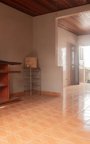 Casa à venda com 80m², 2 quartos e sem vagaSala