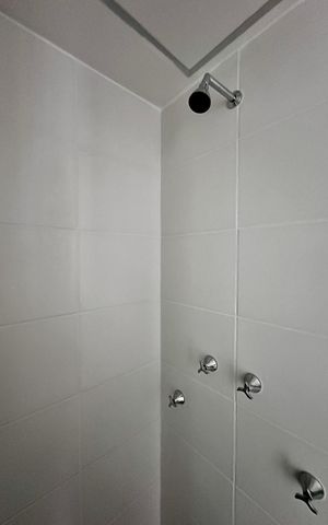 Studio para alugar com 28m², 0 quarto e sem vaga Studio para alugar com 28m², 0 quarto e sem vagaBanheiro