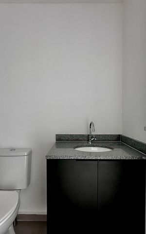 Studio para alugar com 28m², 0 quarto e sem vaga Studio para alugar com 28m², 0 quarto e sem vagaBanheiro