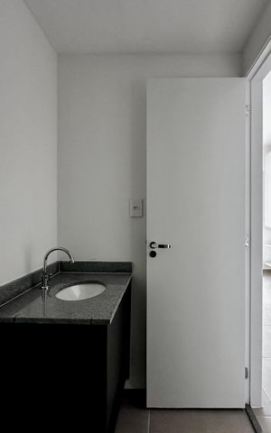 Studio para alugar com 28m², 0 quarto e sem vaga Studio para alugar com 28m², 0 quarto e sem vagaBanheiro